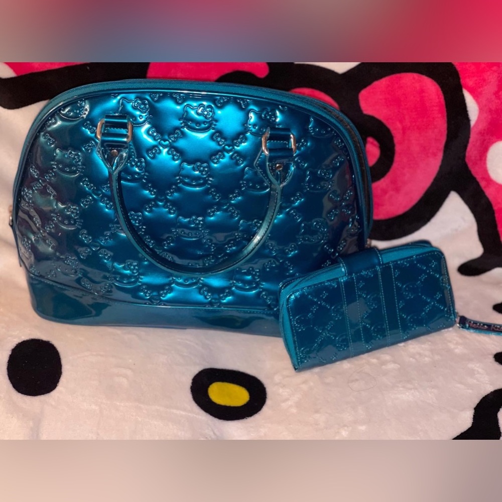 Hello Kitty Purse - Picture 2 of 6